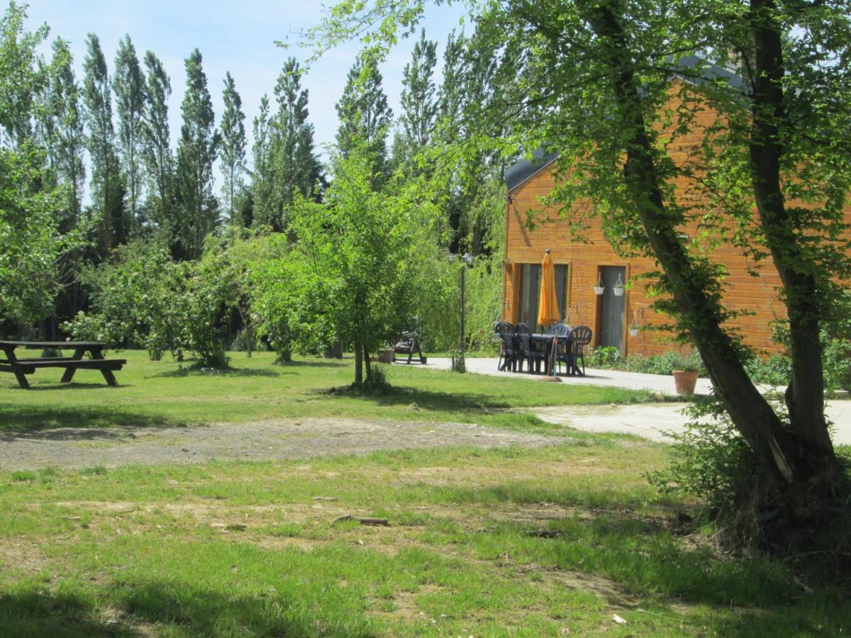 Florennes Gite Neuf 150 M2 Devant Un Grand Lac Prive De 2 Hectares Poissonneux Au Milieu Des Bois Exteriér fotografie
