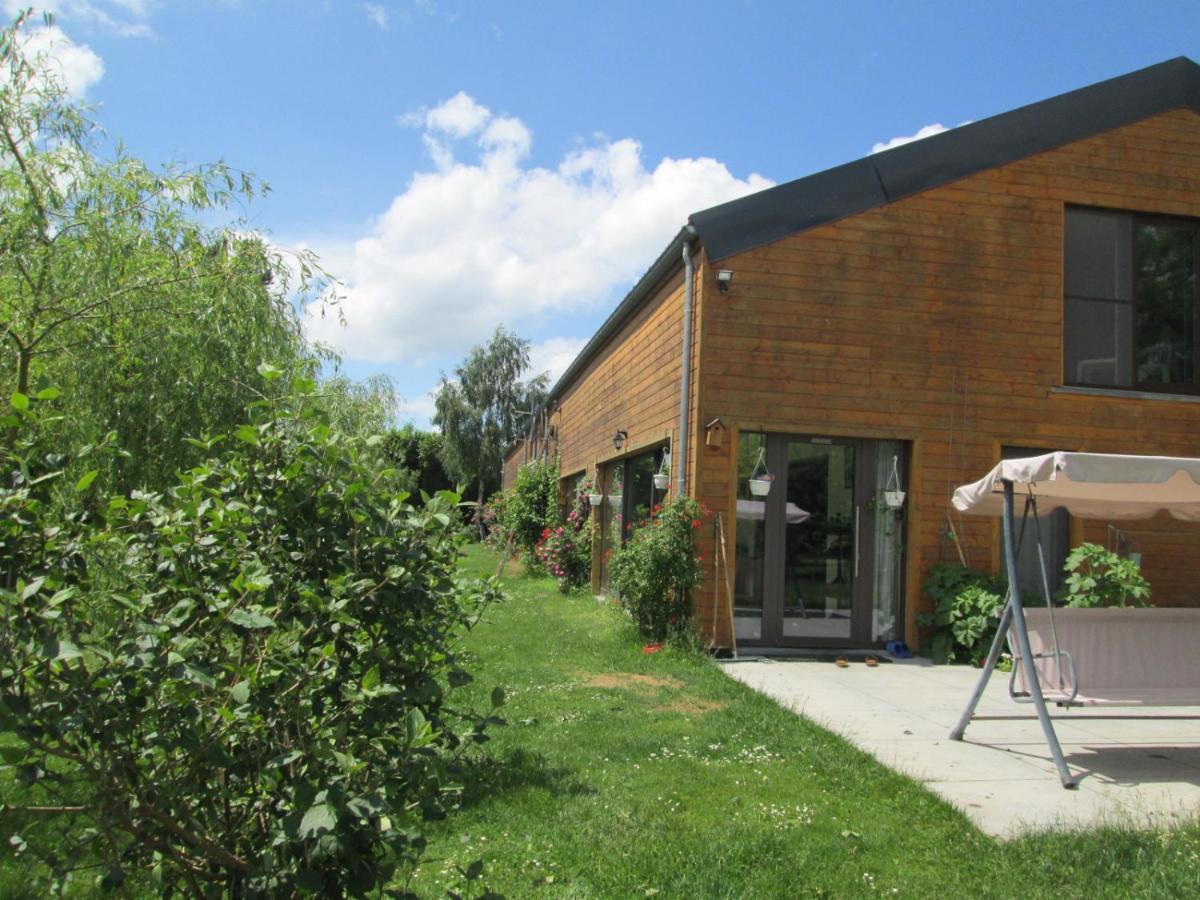 Florennes Gite Neuf 150 M2 Devant Un Grand Lac Prive De 2 Hectares Poissonneux Au Milieu Des Bois Exteriér fotografie