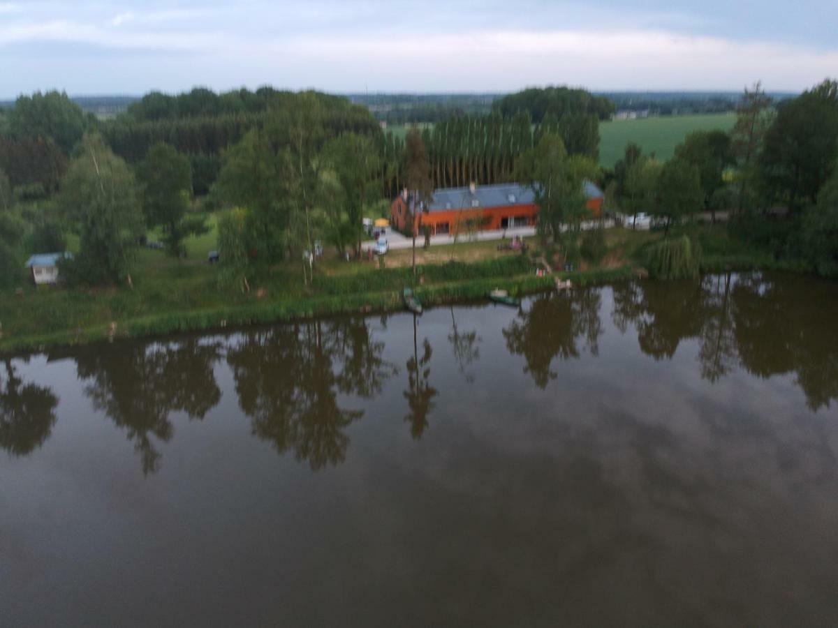 Florennes Gite Neuf 150 M2 Devant Un Grand Lac Prive De 2 Hectares Poissonneux Au Milieu Des Bois Exteriér fotografie