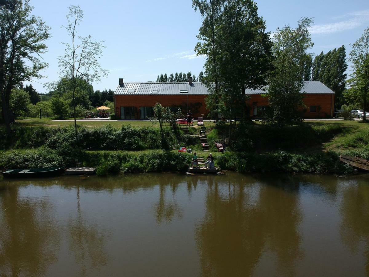 Florennes Gite Neuf 150 M2 Devant Un Grand Lac Prive De 2 Hectares Poissonneux Au Milieu Des Bois Exteriér fotografie